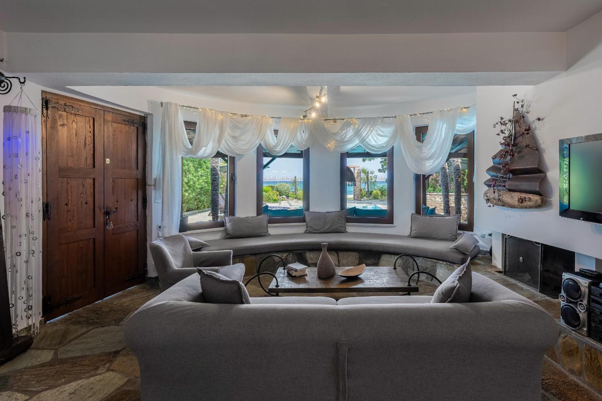 Efharis Beachfront Villa Platamonas Bagian luar foto