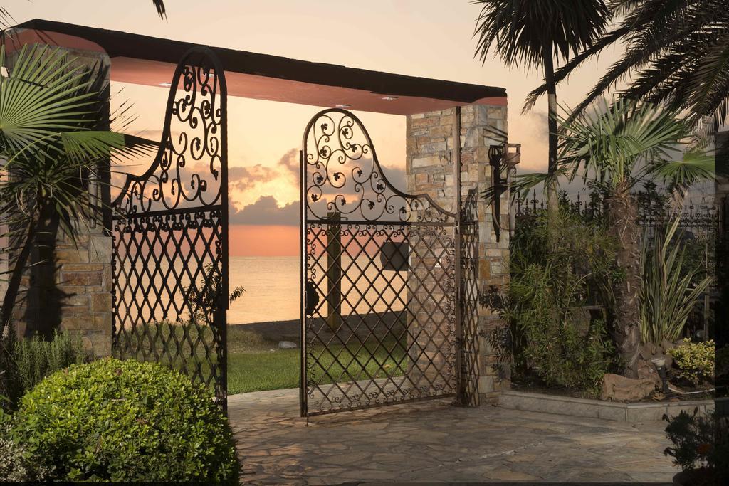 Efharis Beachfront Villa Platamonas Bagian luar foto
