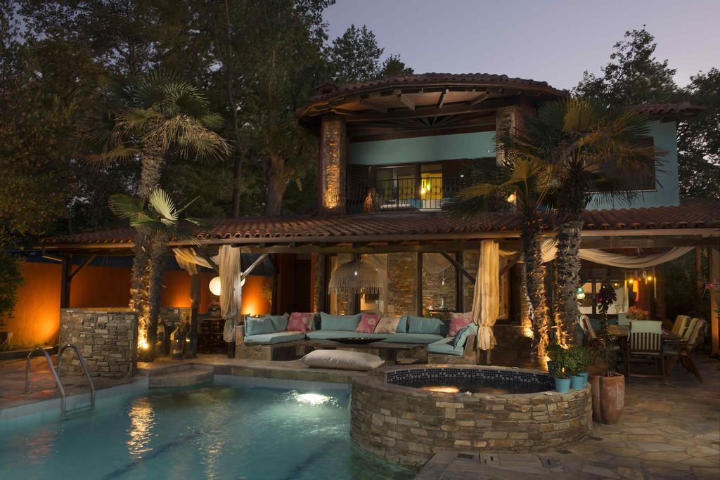 Efharis Beachfront Villa Platamonas Bagian luar foto