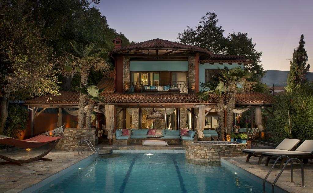 Efharis Beachfront Villa Platamonas Bagian luar foto